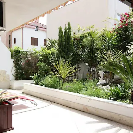 شقة Zenta Retreat *